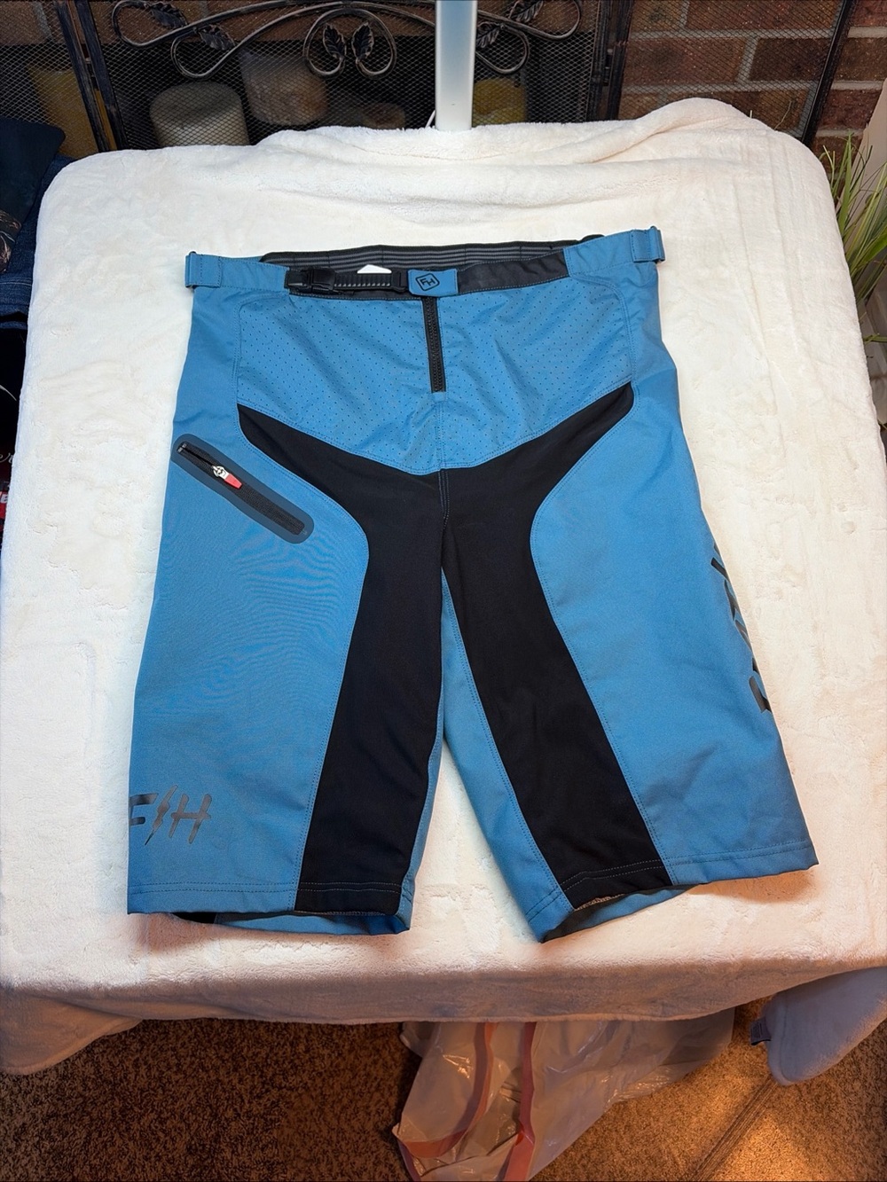 Fasthouse Shorts Mens Sz 38 Blue Ripper MTB Bike Cycling Race Integrated Belt